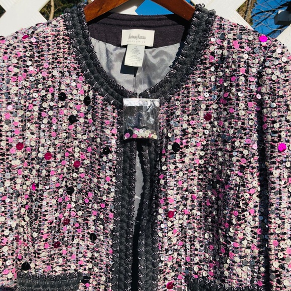 STUNNING Chanel Tweed Blazer Sm.,Med.,Large $895 - Picture 4 of 9